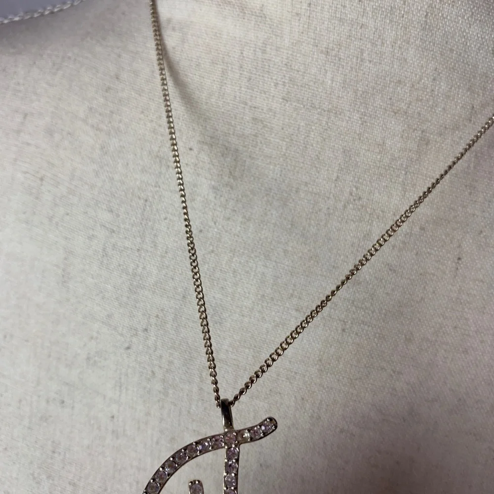 🏆 T Necklace